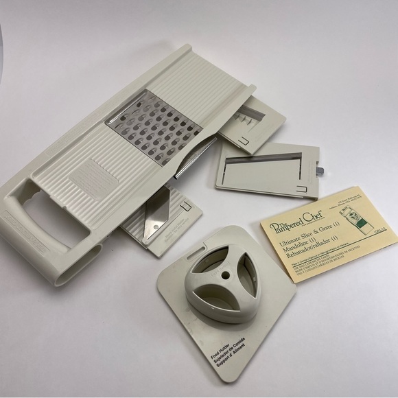 The Pampered Chef Ultimate Slice & Grate - Picture 4 of 7